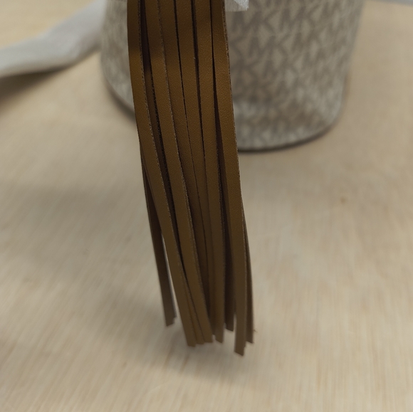 Michael Kors Brooke Bucket Handbag - Picture 4 of 14